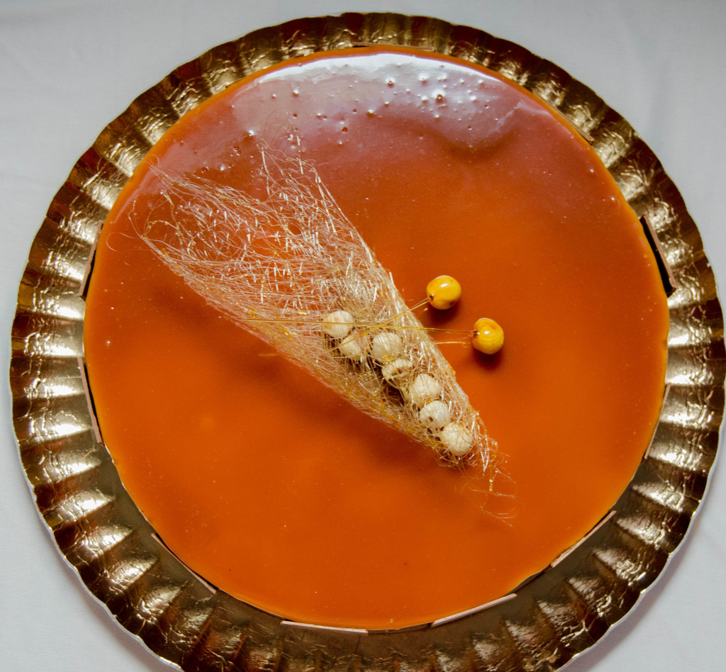 Entremet cu mousse de caramel