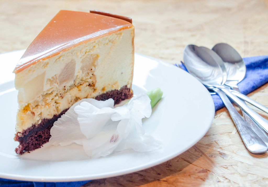 Entremet cu mousse de caramel