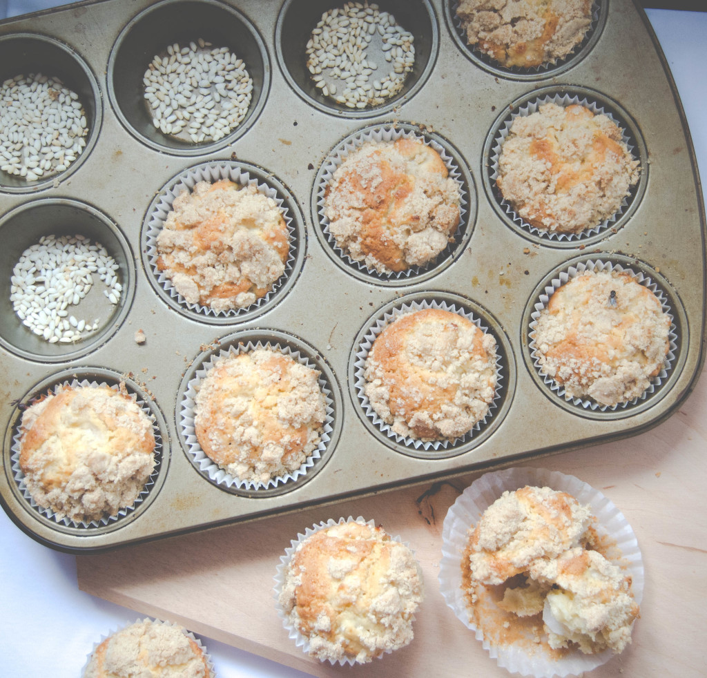 Muffins cu mere si topping crocant