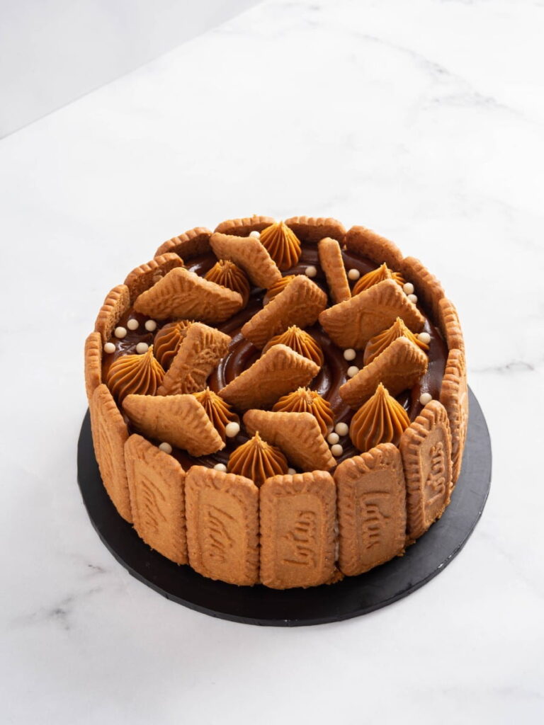 Whole Biscoff cheesecake lined with Speculoos biscuits