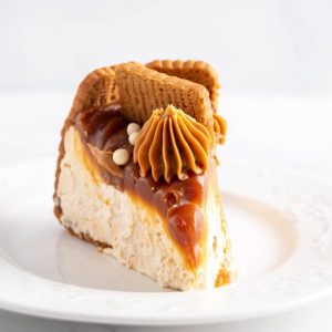 Slice of no-bake Biscoff cheesecake with Speculoos caramel