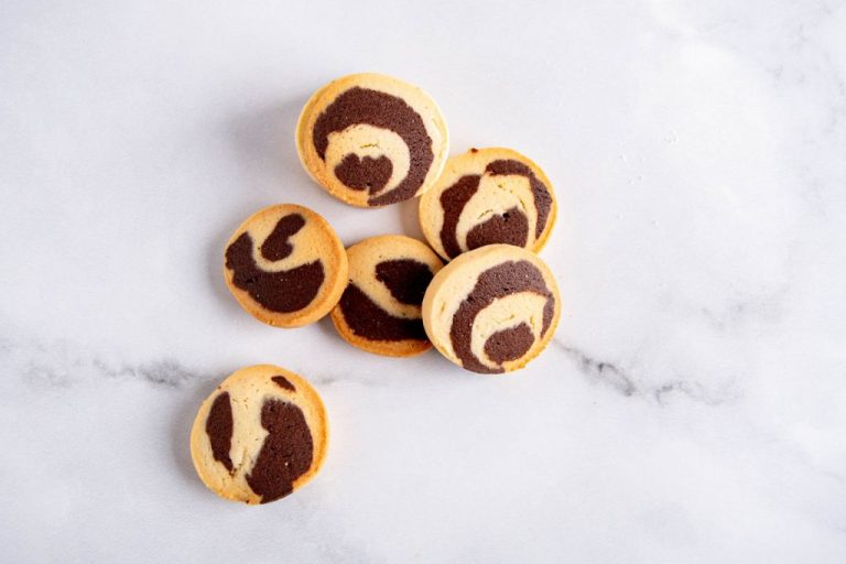 Marbled vanilla and chocolate butter cookies
