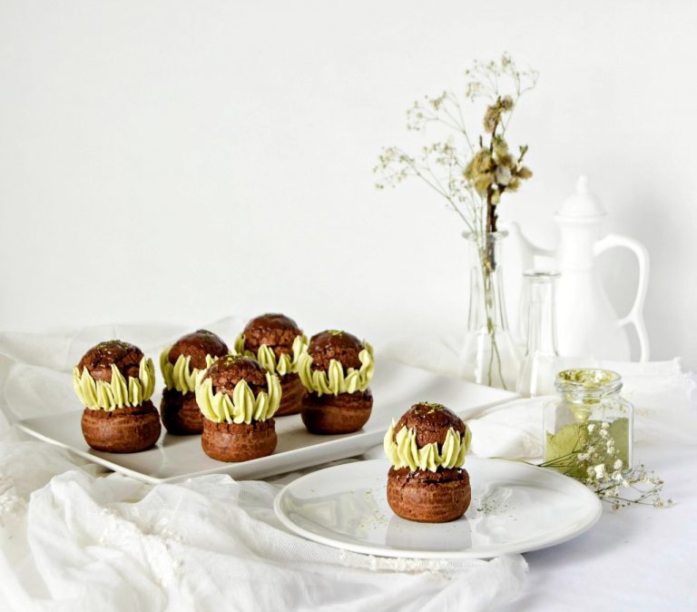 Matcha Chocolate Religieuse
